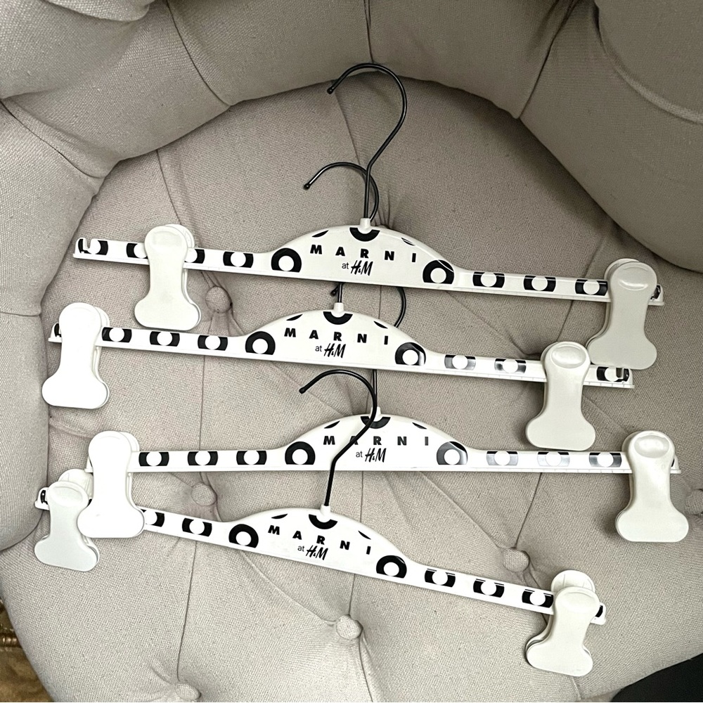 🖤 Marni X H&M Set Of 4 cloth garment HANGERS